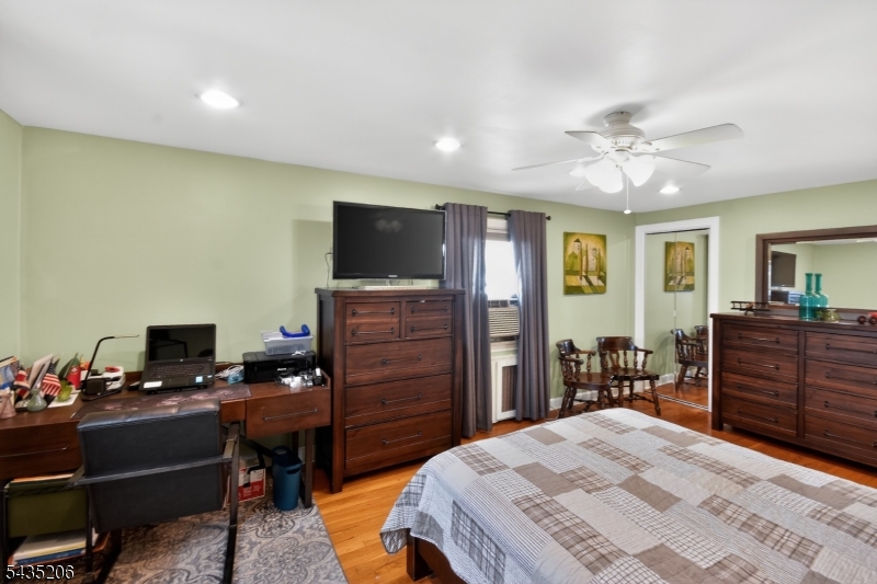 128 White Oak Ter