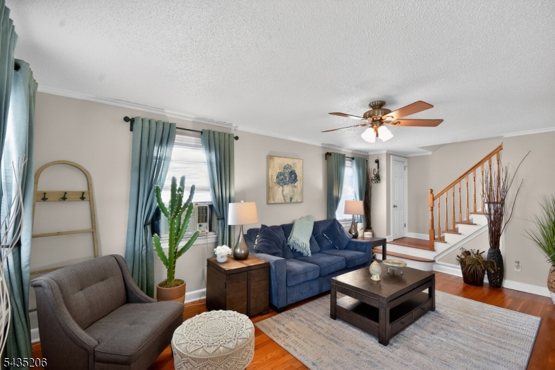 128 White Oak Ter