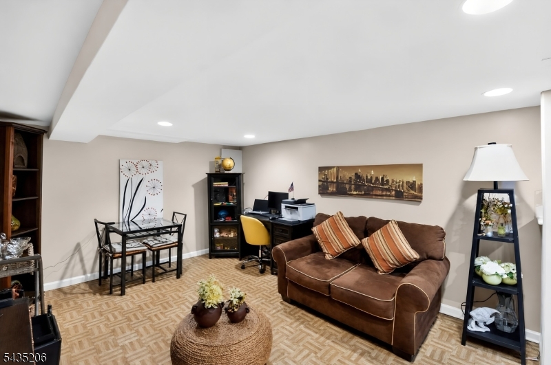 128 White Oak Ter
