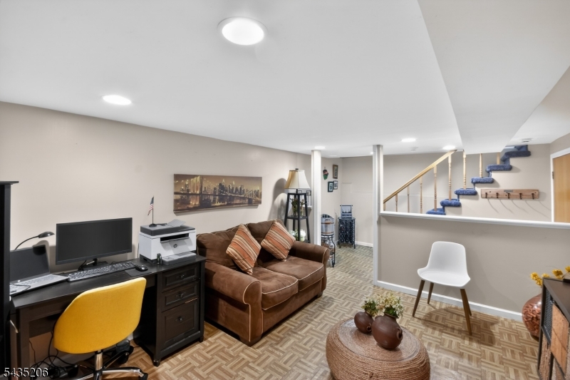 128 White Oak Ter