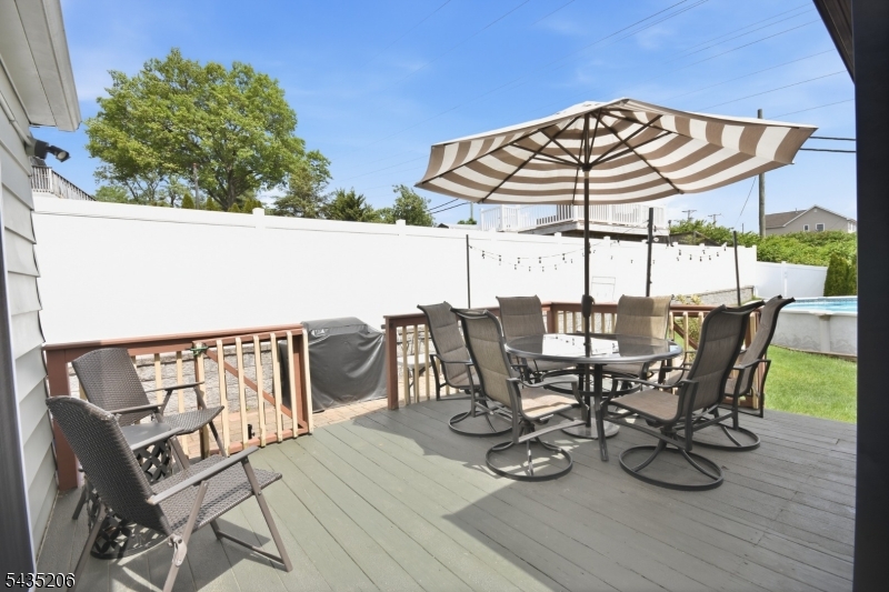 128 White Oak Ter