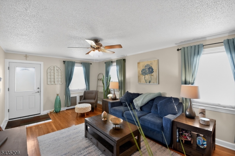 128 White Oak Ter