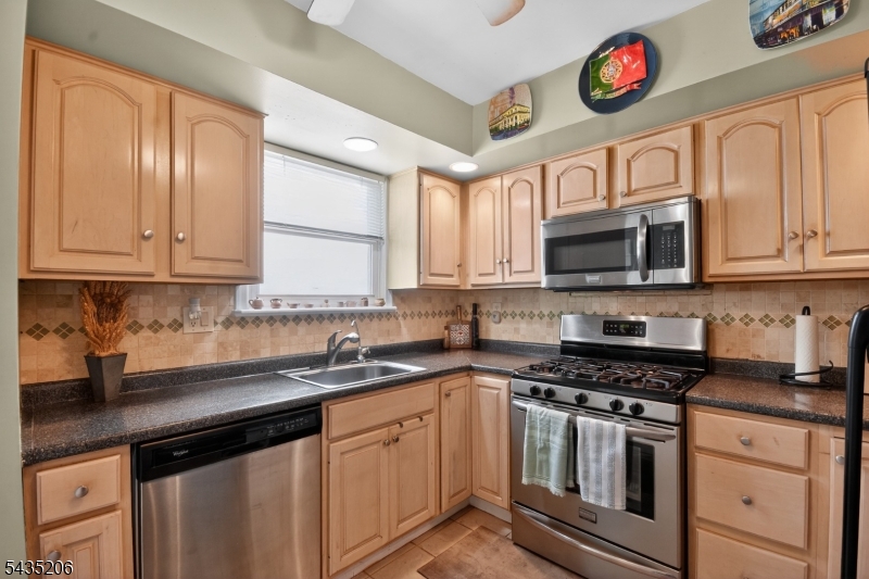 128 White Oak Ter