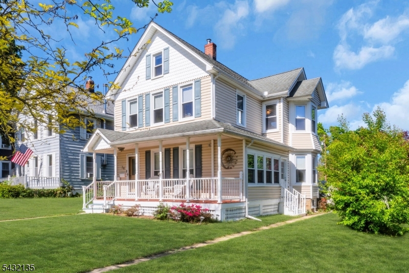 28 Grand Ave