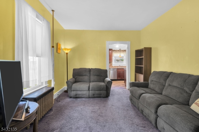 28 Grand Ave