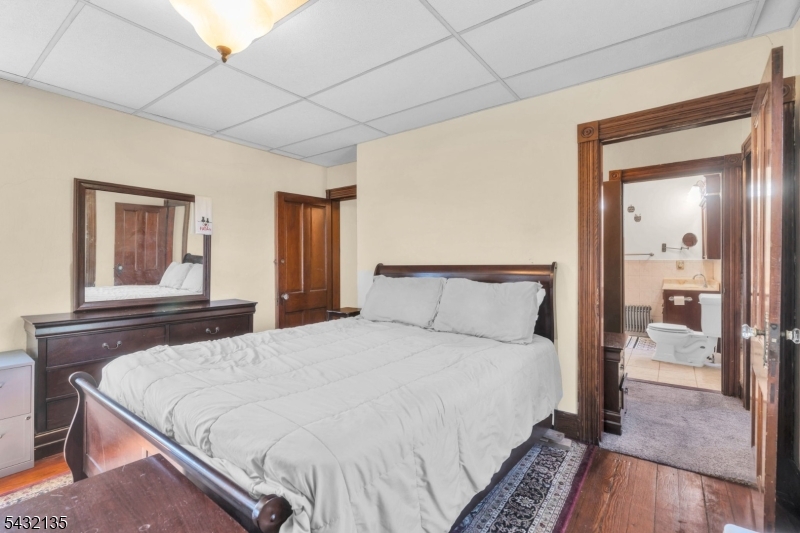 28 Grand Ave