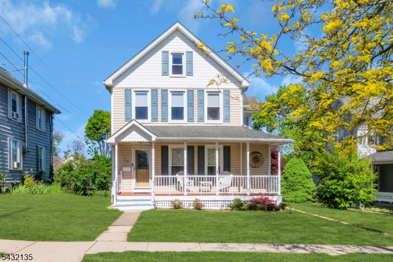 28 Grand Ave
