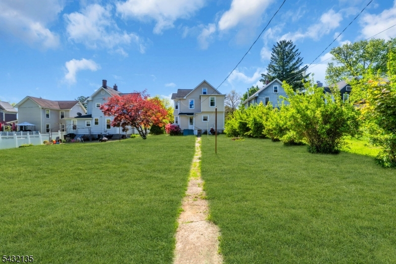 28 Grand Ave