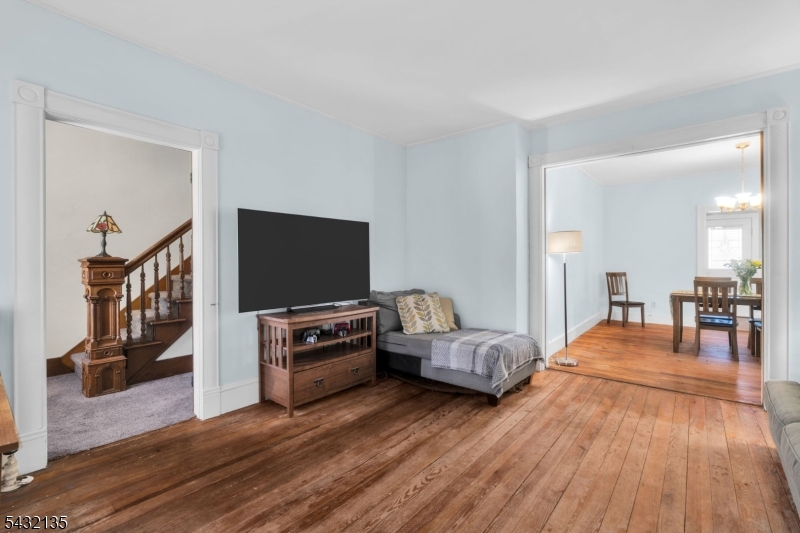 28 Grand Ave