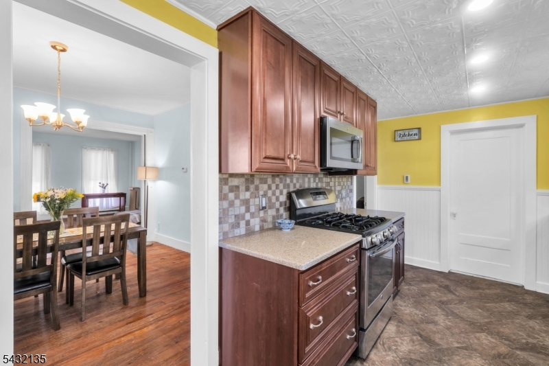 28 Grand Ave