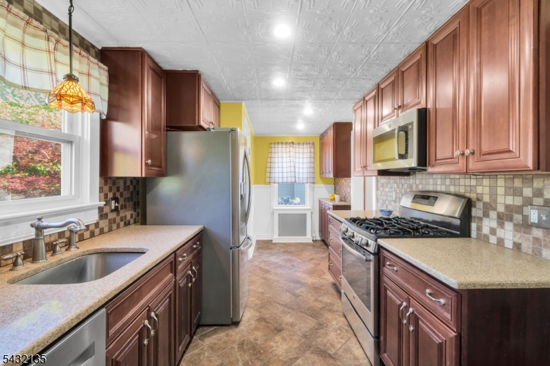 28 Grand Ave