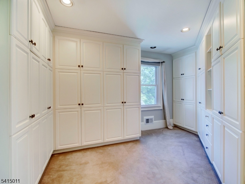 23 Ryerson Rd