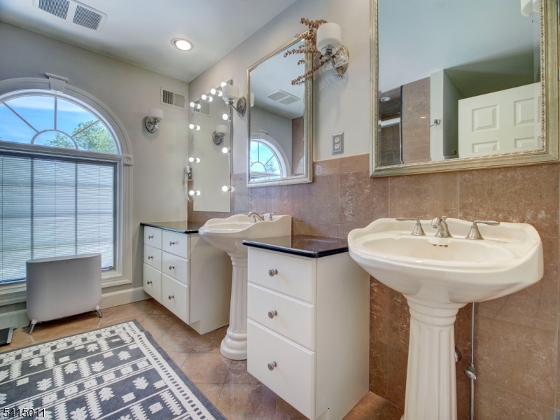 23 Ryerson Rd