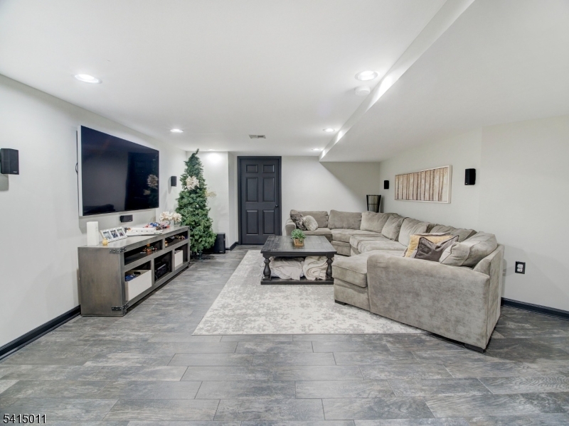 23 Ryerson Rd