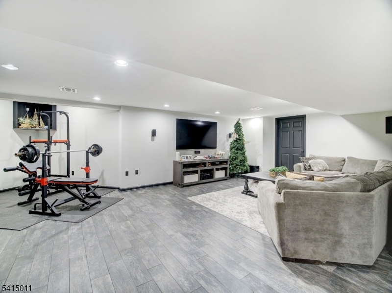 23 Ryerson Rd