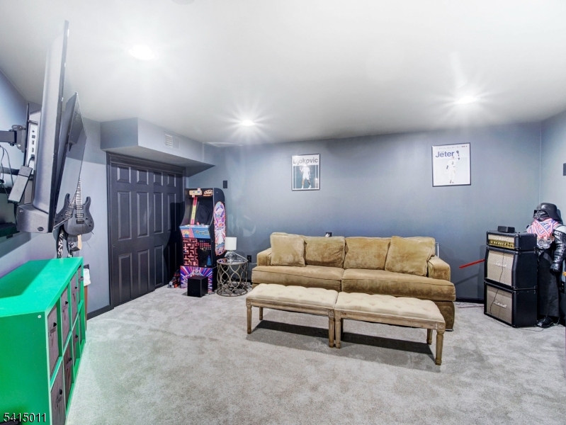 23 Ryerson Rd