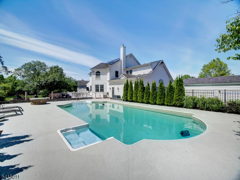 23 Ryerson Rd