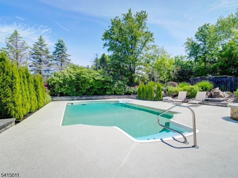 23 Ryerson Rd