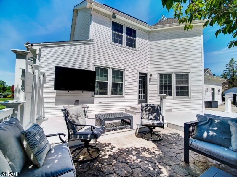 23 Ryerson Rd