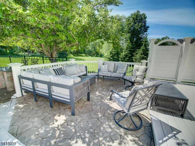 23 Ryerson Rd