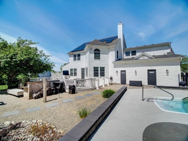 23 Ryerson Rd