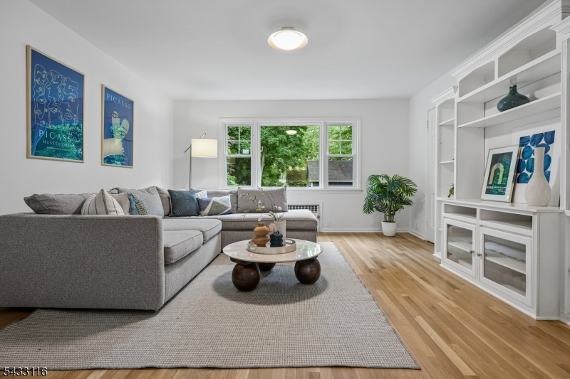 108 Oakview Ave