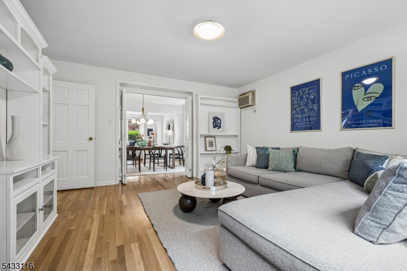 108 Oakview Ave