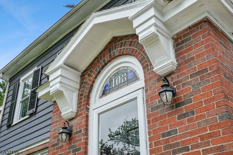 108 Oakview Ave