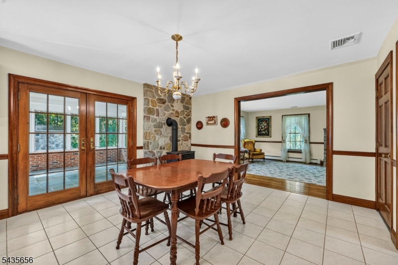 136 Henderson Rd