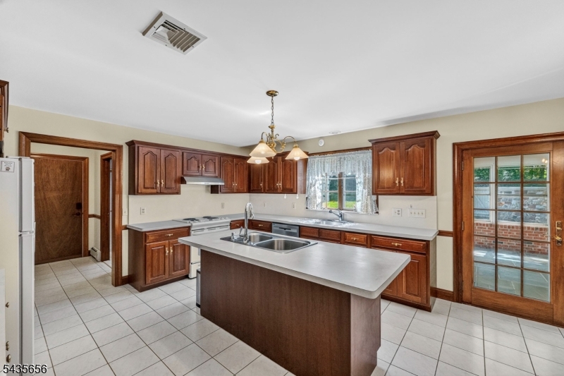 136 Henderson Rd