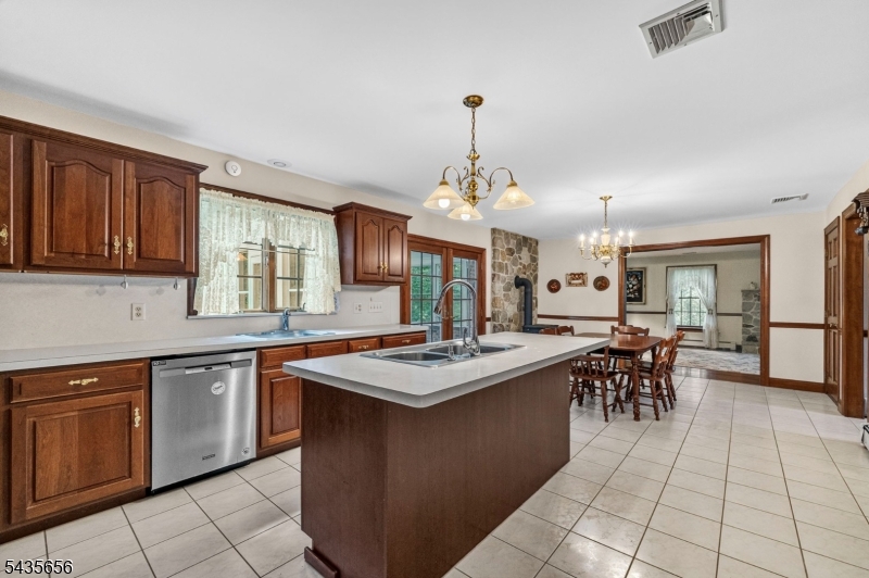 136 Henderson Rd