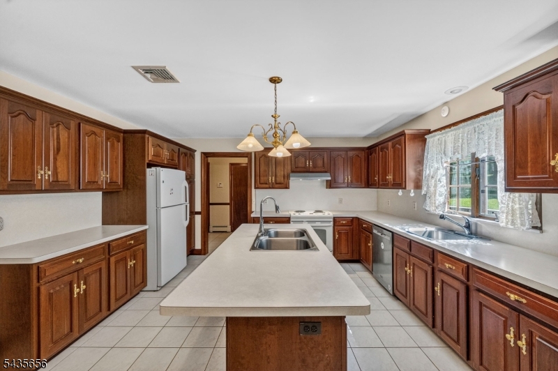 136 Henderson Rd