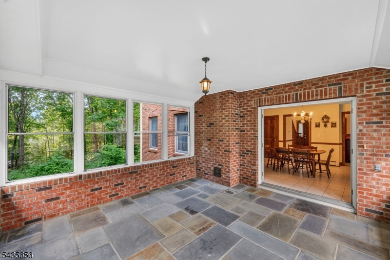 136 Henderson Rd