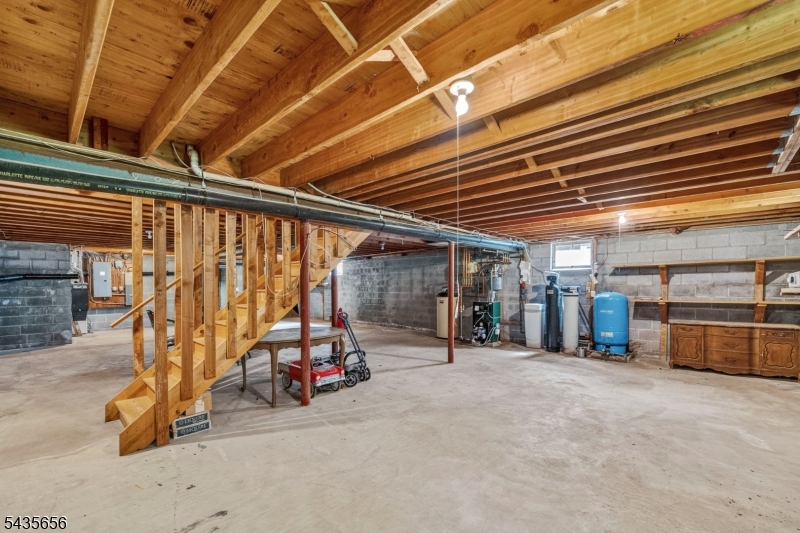 136 Henderson Rd