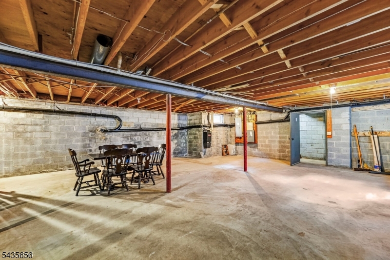136 Henderson Rd