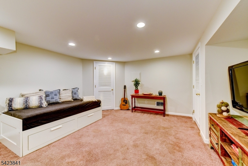 110 Woodland Rd