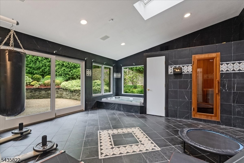 31 Forest Hills Way
