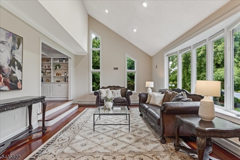31 Forest Hills Way