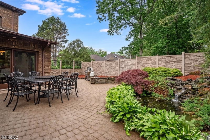 31 Forest Hills Way