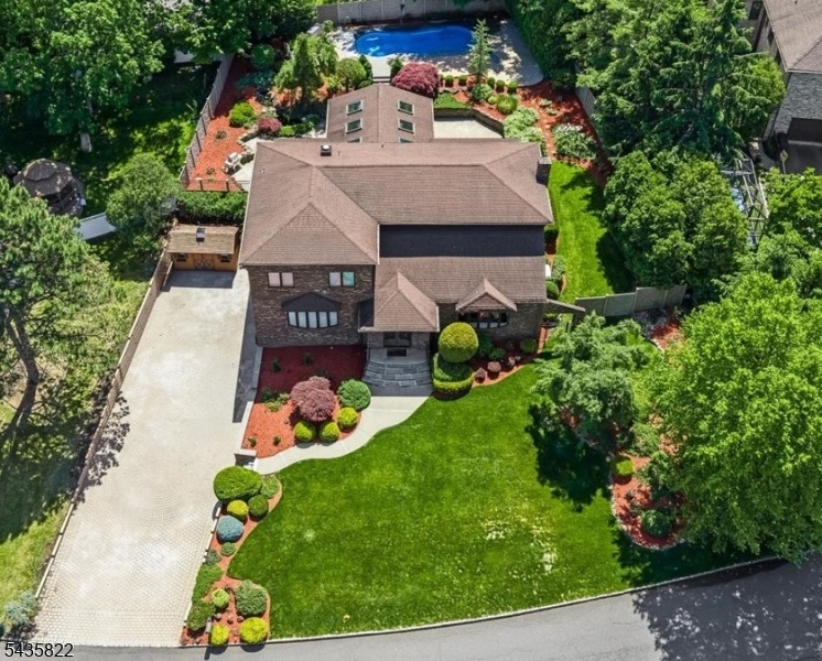 31 Forest Hills Way