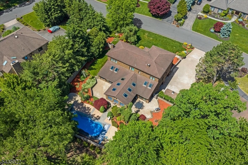 31 Forest Hills Way