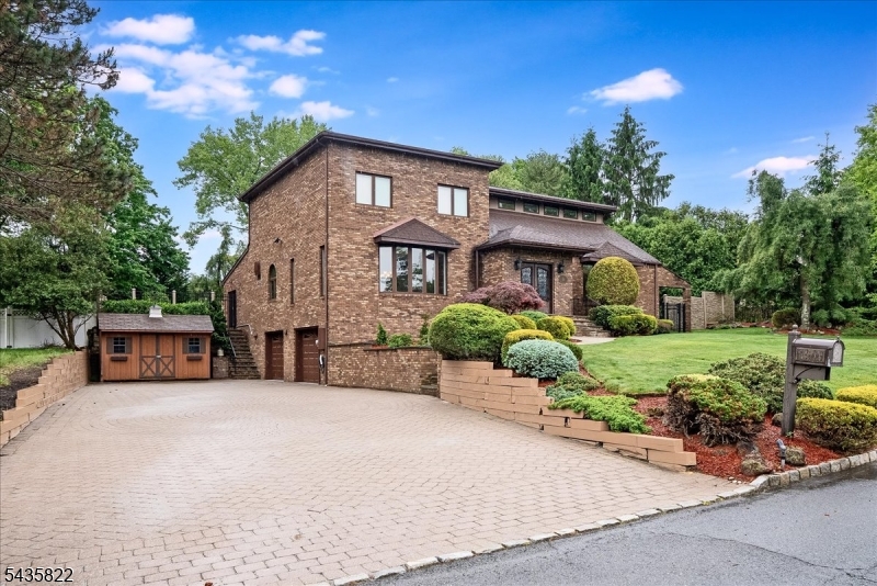 31 Forest Hills Way