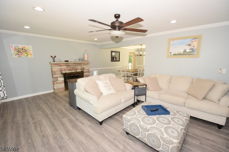 567 Foothill Rd