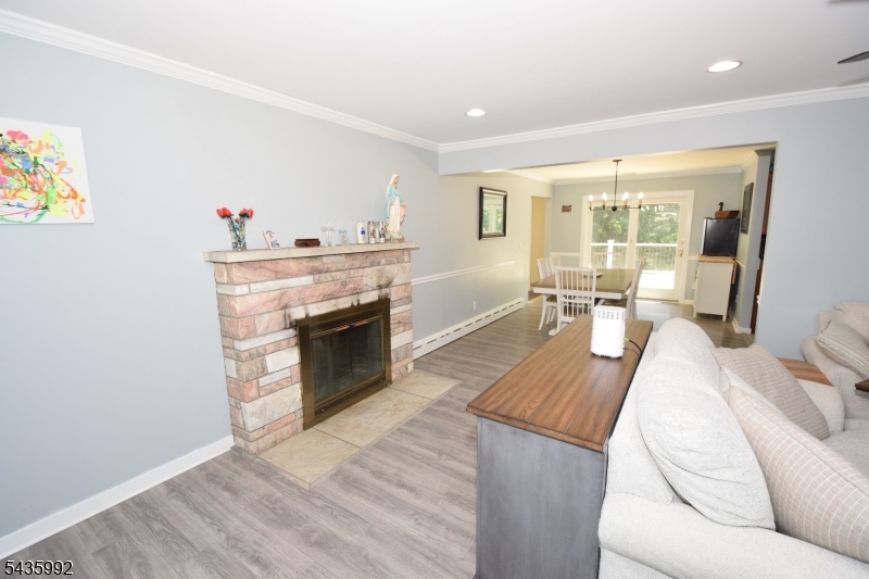 567 Foothill Rd