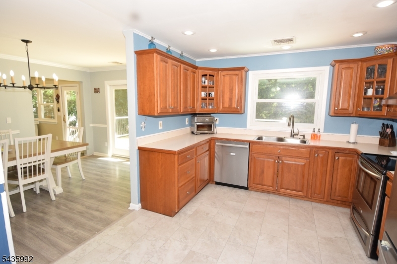 567 Foothill Rd