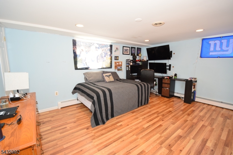 567 Foothill Rd