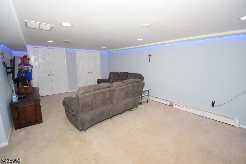 567 Foothill Rd