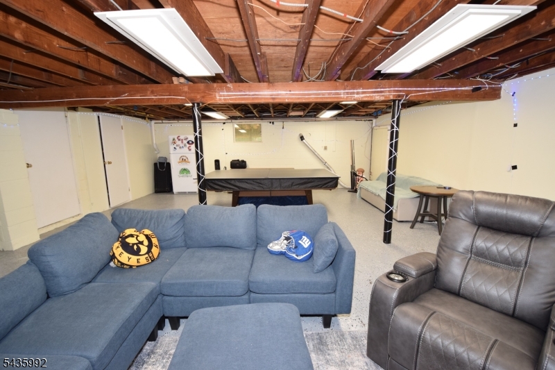 567 Foothill Rd