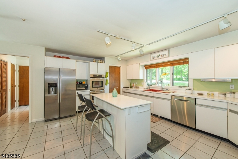 15 Wilshire Dr