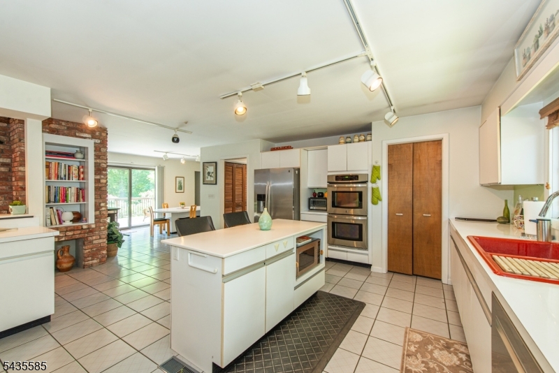 15 Wilshire Dr